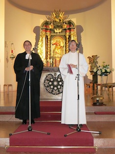 Pfarrerin Christina Gelhaar und Gemeindereferentin Dorotheé Steinmann