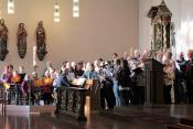 Kinderchor, Junger Chor und Kirchenchor Caecilia unter der Leitung von Peter Höller