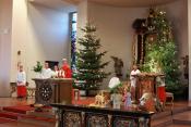 Pfarrer Mrkus Hoitz zelebriert Familienmesse am zweiten Weihnachtstag.