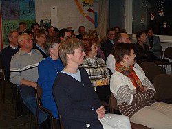 Zahlreiche Gste bei der Prsentation