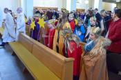 Abschlussmesse mit Sternsingern in den ersten Bänken
