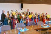 Sternsinger der Pfarreiengemeinschaft beim Bürgermeister