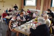 Volles Haus bei Mittagsimbiss und Cafeteria