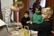 Ministranten beim Waffelbacken Ministranten beim Waffelbacken