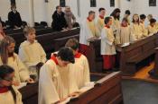 Ministranten im Mittelschiff