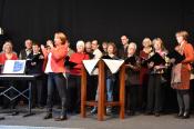 Bettina Ostenrath kündet den Kirchenchor Cäcilia Heisterbacherrott an 