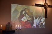 Die Kirchenkrippe im Großformat an der Wand