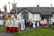 Abholen der KOmmunionkinder vom Pfarrheim zur Kirche