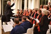 Chorleiter und Chor in Aktion