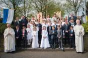 Gruppenfoto vor der Kirche
