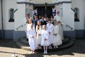 Die Kommunionkinder vor dem Portal Die Kommunionkinder vor dem Portal