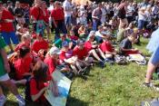 Man lagert auf der Wiese