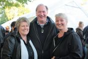 ...und der Vorstand des Fördervereins der KGS Ittenbach (Carina Henseler-Leven, Jürgen Kucklinski und Andrea Zellien)