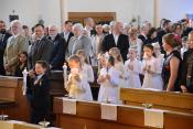 Einzug in die vollbesetzte Kirche