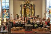 6 Chöre gestalten die Festmesse unter Leitung von Peter Höller