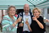Gemeinsames Feiern nach der Messe
