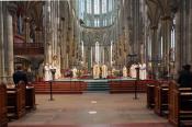 Die Feier beginnt mit dem Wortgottesdienst