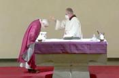 Aschenaufstreuung auf den Priester