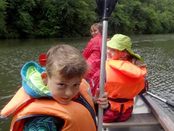 Zu viert in einem Boot