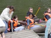 Vorsichtiger Ausstieg aus dem Boot<br />
