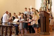 Peter Höller und der junge Chor Ittenbach